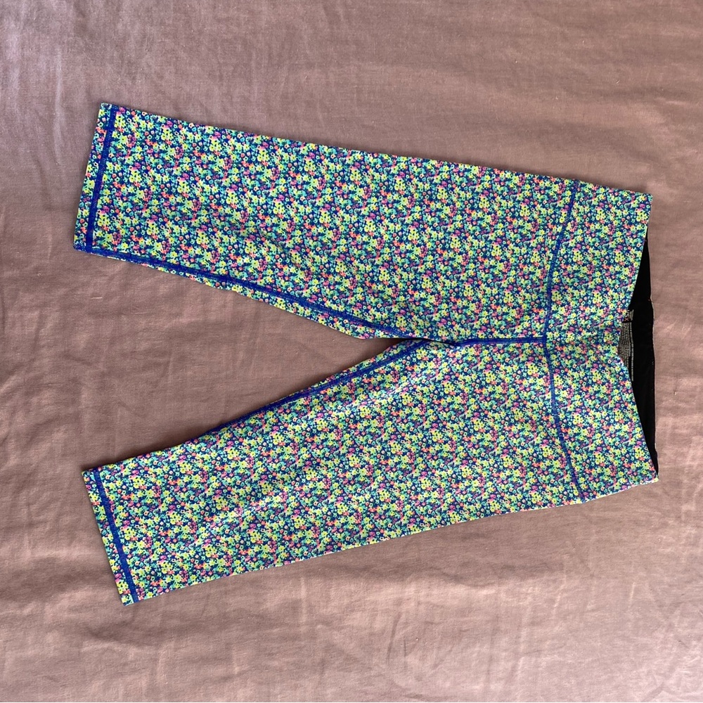 Victoria’s Secret cropped workout leggings